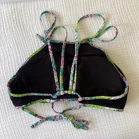 Victoria’s Secret Bikini Top - Picture 2 of 3